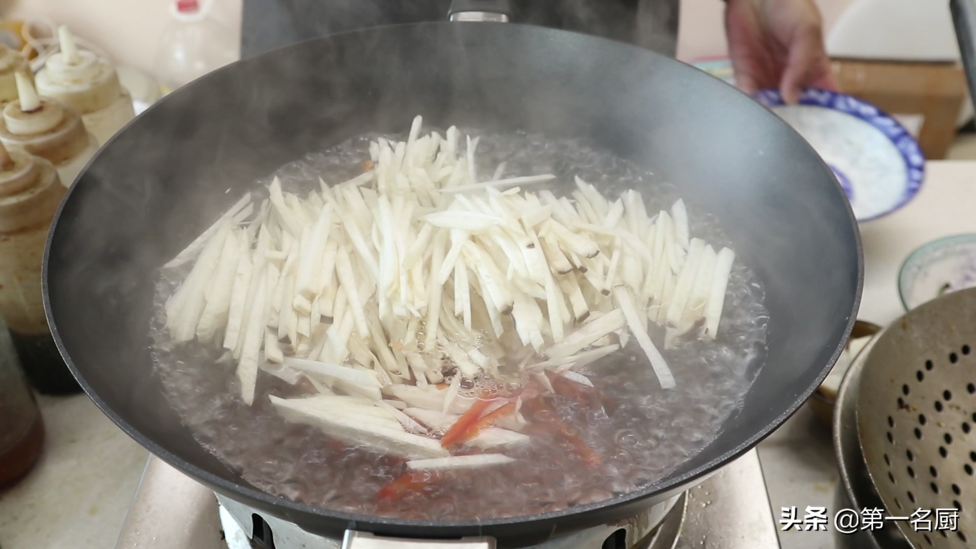 杏鲍菇炒鸡蛋的做法（软嫩入味杏鲍菇炒鸡蛋制作步骤）