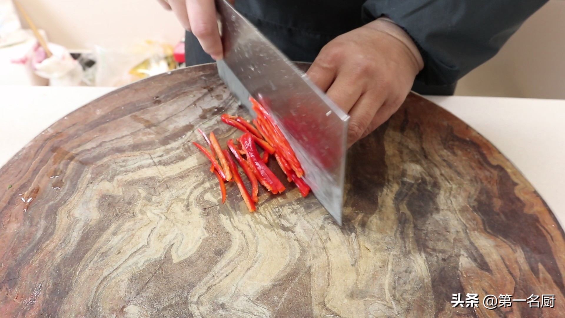杏鲍菇炒鸡蛋的做法（软嫩入味杏鲍菇炒鸡蛋制作步骤）