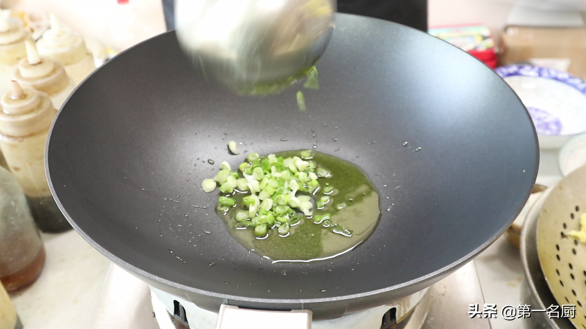 杏鲍菇炒鸡蛋的做法（软嫩入味杏鲍菇炒鸡蛋制作步骤）