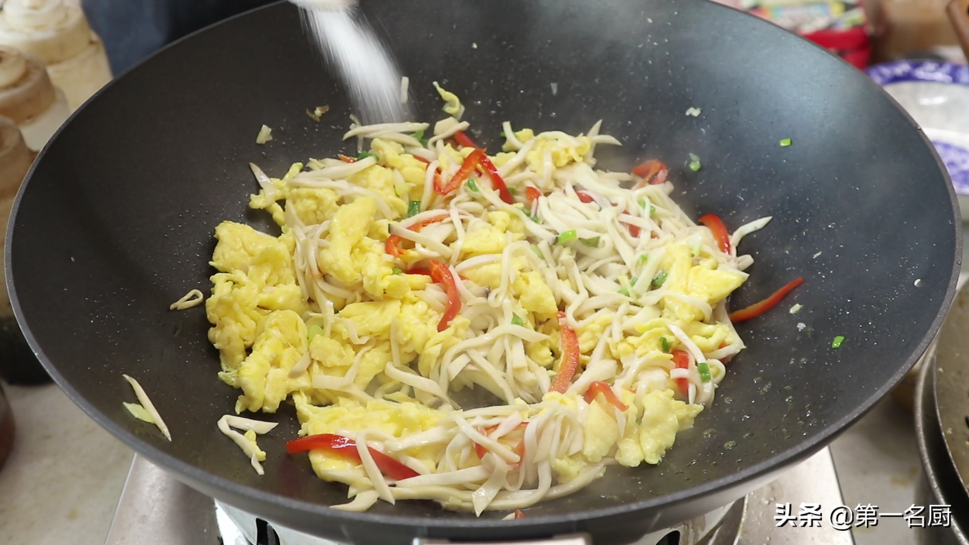 杏鲍菇炒鸡蛋的做法（软嫩入味杏鲍菇炒鸡蛋制作步骤）