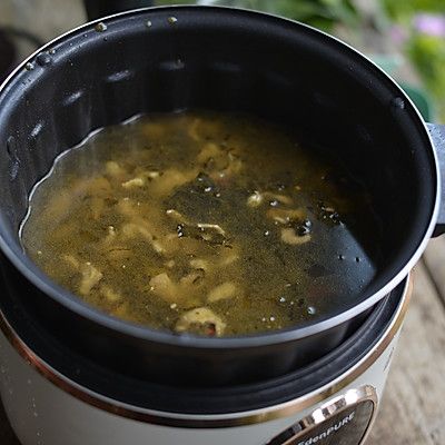 肉丝面的做法（零技巧的酸菜肉丝面懒人也能秀厨艺）