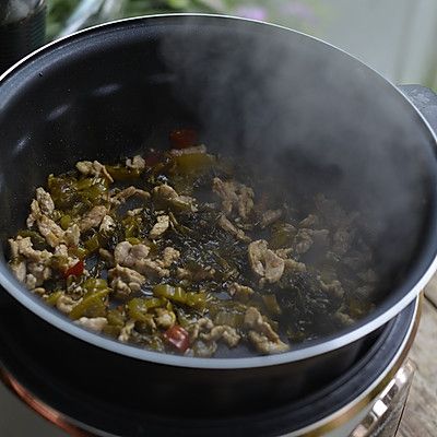 肉丝面的做法（零技巧的酸菜肉丝面懒人也能秀厨艺）