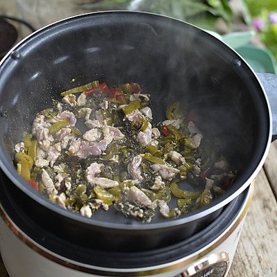 肉丝面的做法（零技巧的酸菜肉丝面懒人也能秀厨艺）