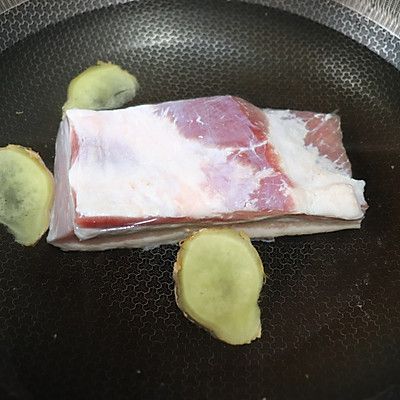 空气炸锅五花肉的做法（10分钟快手菜脆皮五花肉）