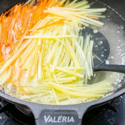 醋溜土豆丝的做法家常菜（百吃不厌的醋溜土豆丝）