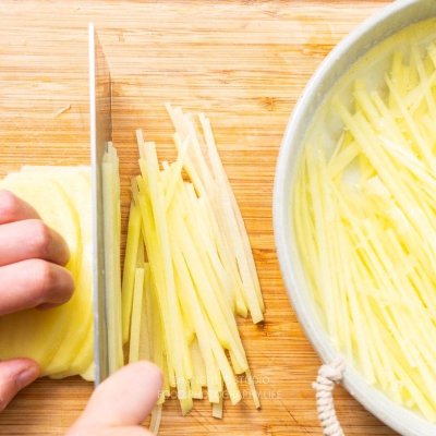 醋溜土豆丝的做法家常菜（百吃不厌的醋溜土豆丝）