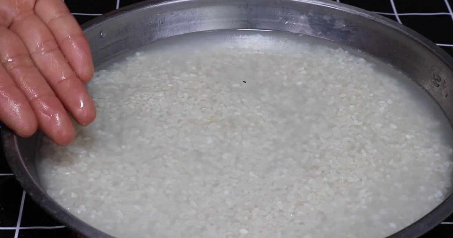 隔水蒸米饭的做法（分享蒸米饭粒粒分明的小技巧）
