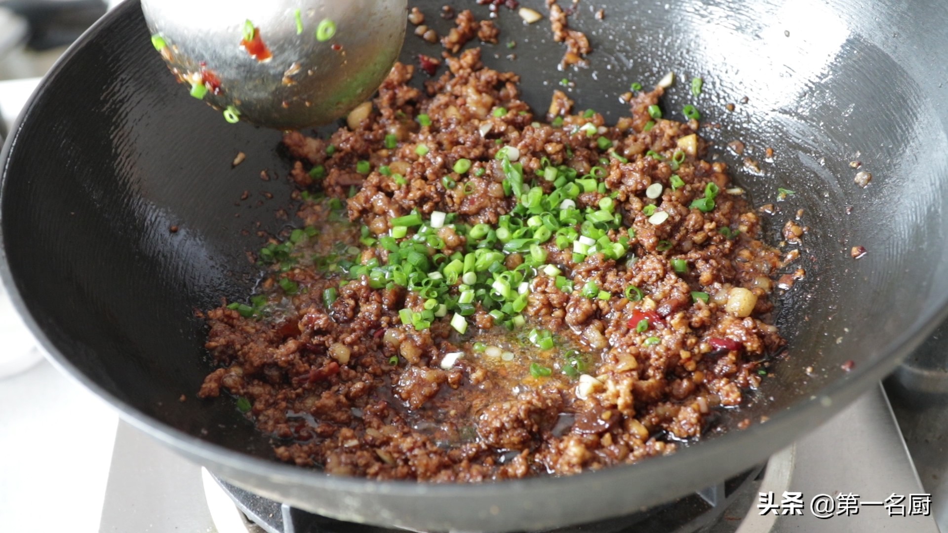 炸酱面做法（简单又好吃的炸酱面家常做法）