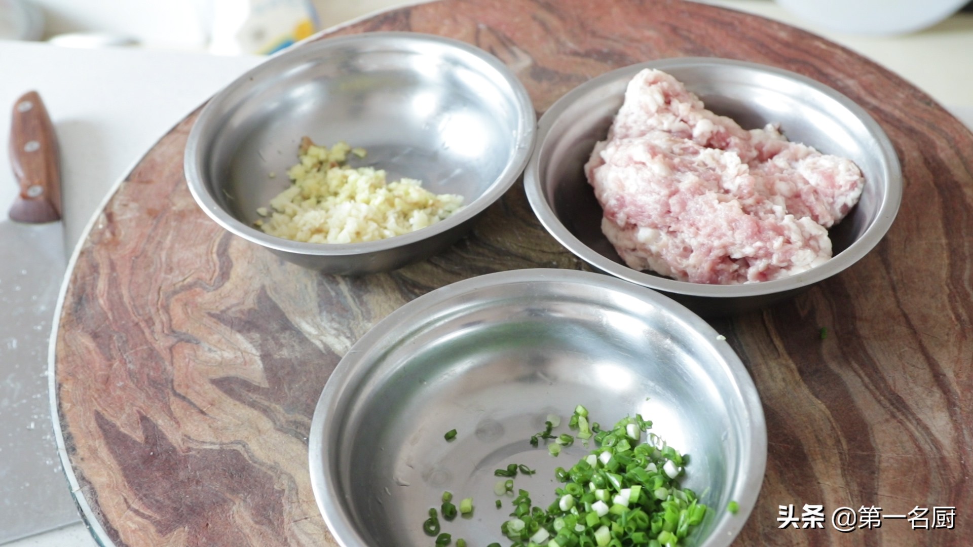 炸酱面做法（简单又好吃的炸酱面家常做法）