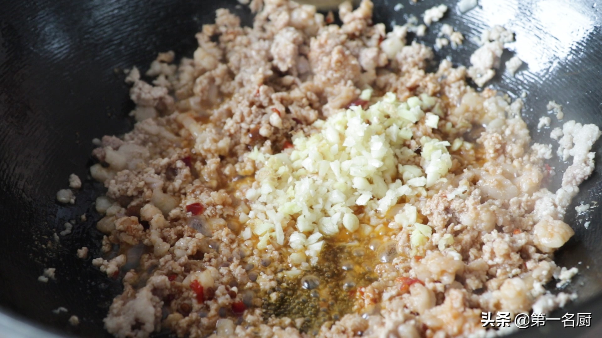 炸酱面做法（简单又好吃的炸酱面家常做法）