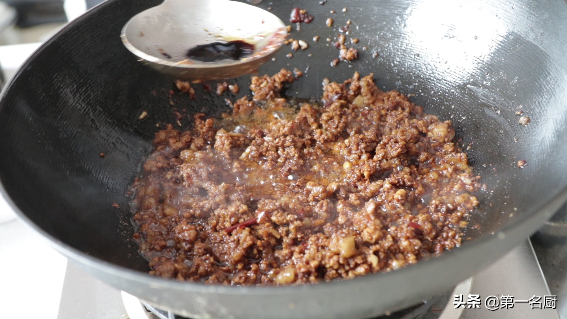 炸酱面做法（简单又好吃的炸酱面家常做法）