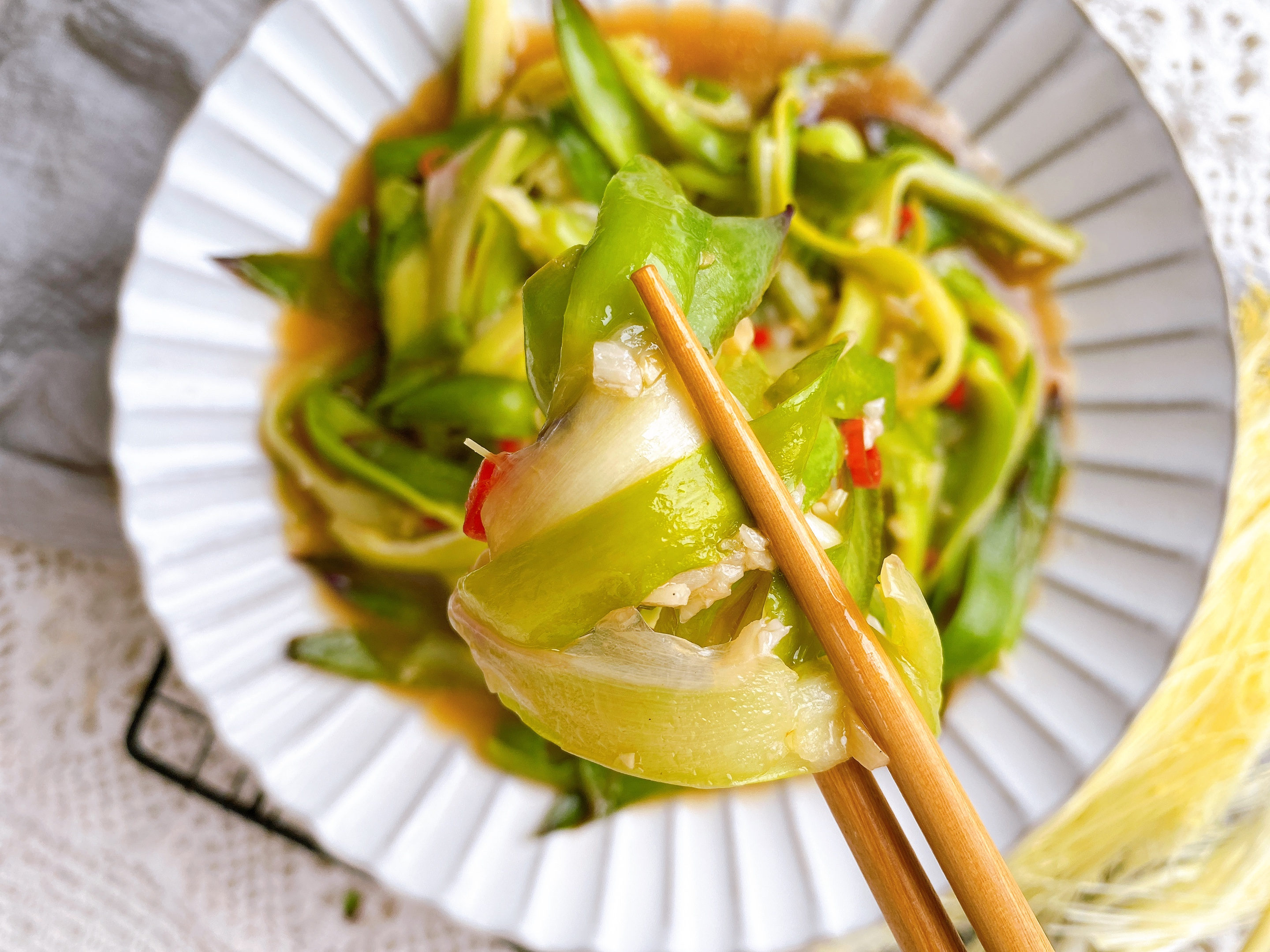 火龙果枝条能吃吗（火龙果花美食烹饪教程）