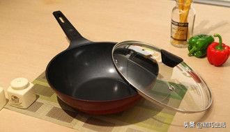 不粘锅烧焦了怎么样去除焦（快速去除黑焦的有效方法）