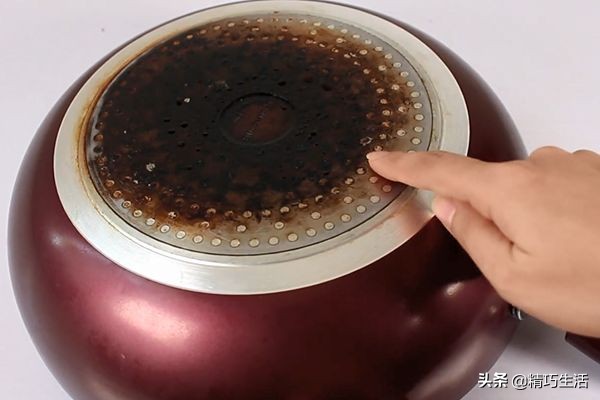不粘锅烧焦了怎么样去除焦（快速去除黑焦的有效方法）