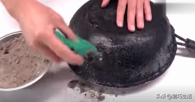 不粘锅烧焦了怎么样去除焦（快速去除黑焦的有效方法）