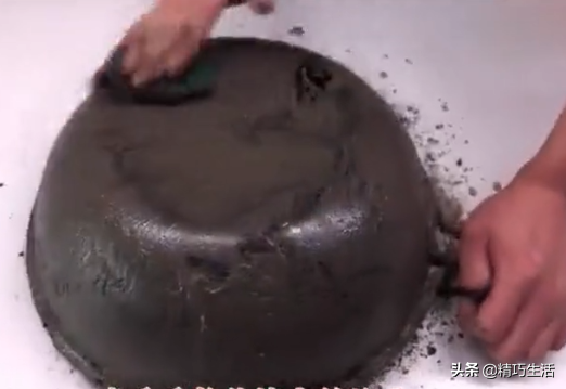 不粘锅烧焦了怎么样去除焦（快速去除黑焦的有效方法）