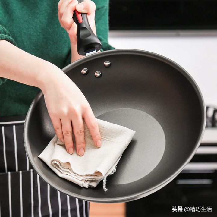 不粘锅烧焦了怎么样去除焦（快速去除黑焦的有效方法）