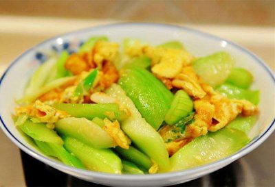 ​丝瓜炒鸡蛋怎么炒好吃（丝瓜炒鸡蛋的正确做法）