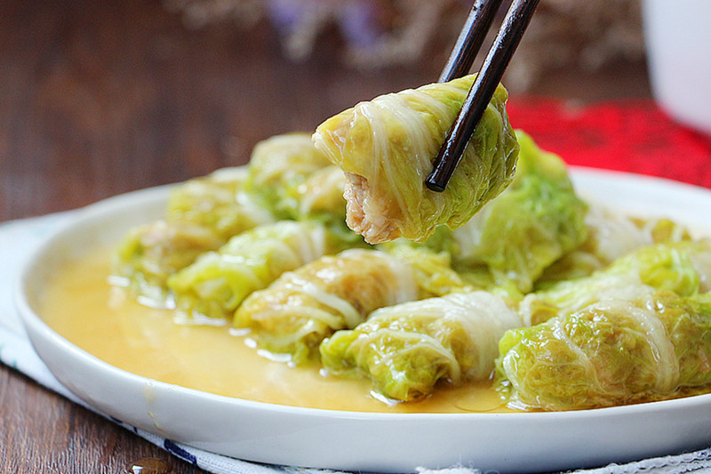 蒸白菜的做法（好吃又美味蒸白菜卷的详细步骤分享）