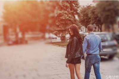 ​闷骚男内心有多狂热 闷骚男会故意引起女生的注意吗