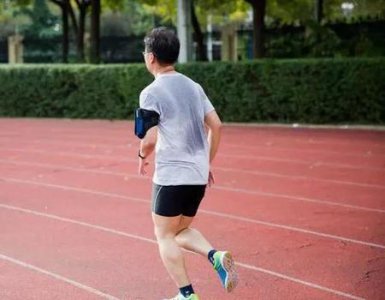 ​跑完步喝水等于白跑这句话对不对(一斤脂肪需要喝多少水)