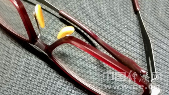 眼镜怎么清洗最好（清洁眼镜的最佳方法介绍）