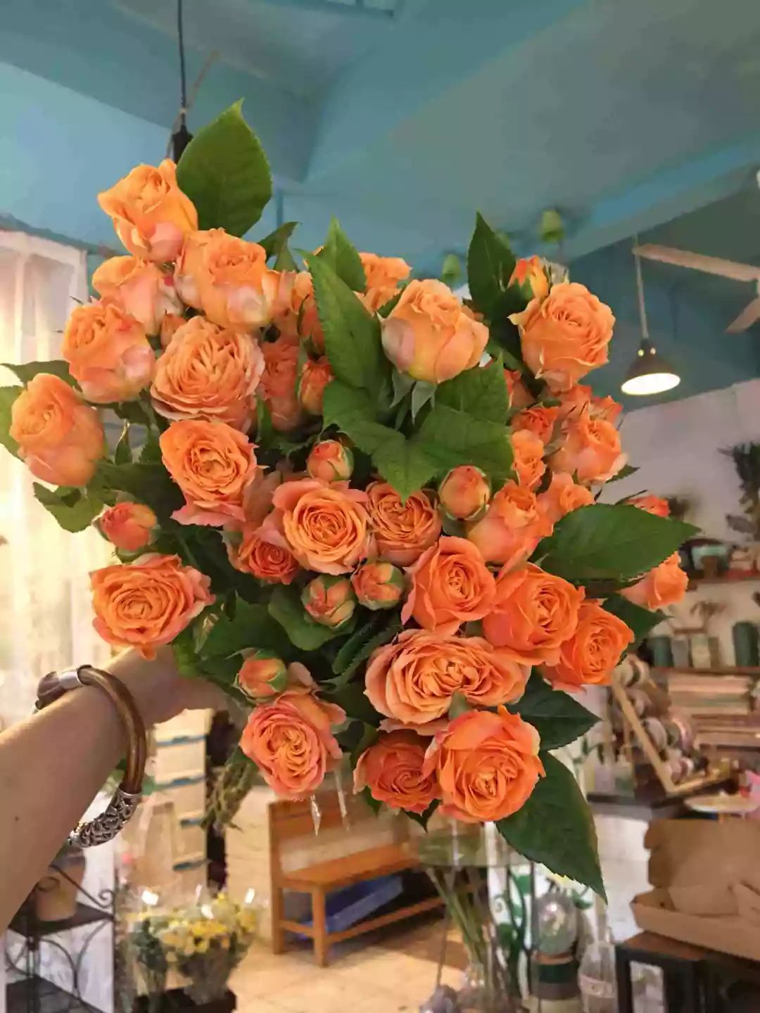 橘色玫瑰花语（一篇文章认全花店必备80种玫瑰花）