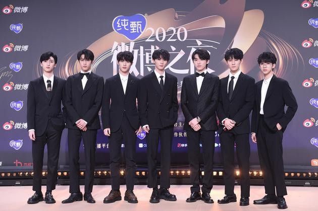 国字脸男生太丑了（国字脸撑起门面，小鲜肉引领美的潮流）