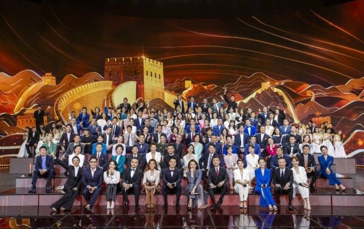 国字脸男生太丑了（国字脸撑起门面，小鲜肉引领美的潮流）