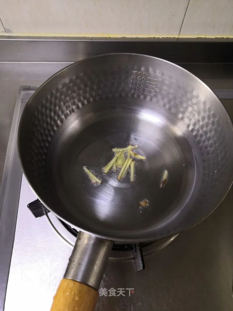 猪肝怎么煮好吃又嫩（猪肝菠菜番茄汤营养满满）