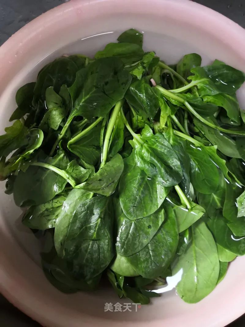 猪肝怎么煮好吃又嫩（猪肝菠菜番茄汤营养满满）