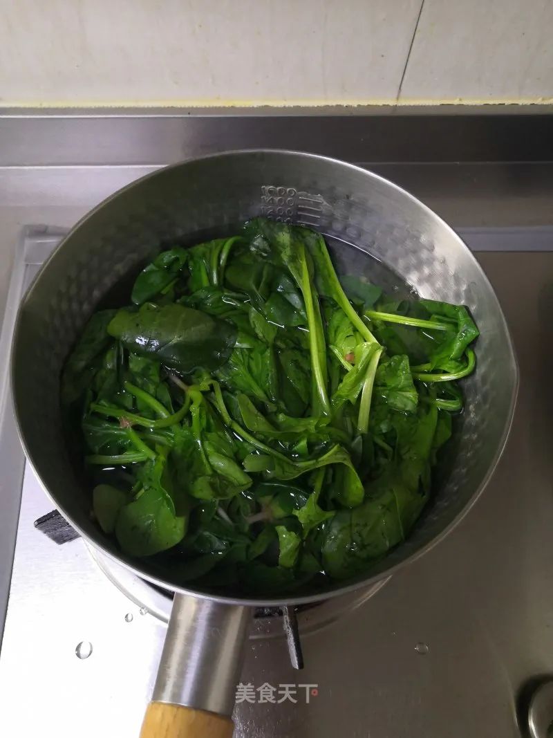 猪肝怎么煮好吃又嫩（猪肝菠菜番茄汤营养满满）