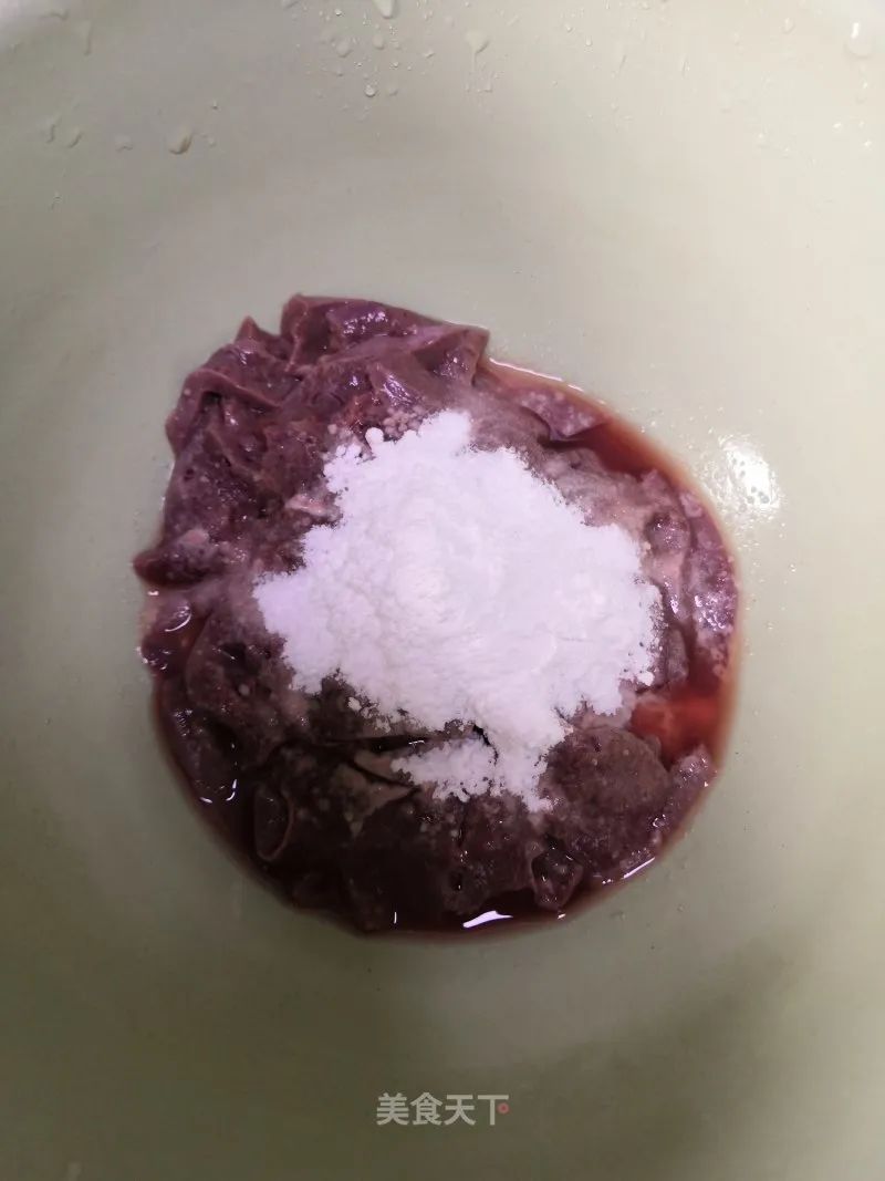 猪肝怎么煮好吃又嫩（猪肝菠菜番茄汤营养满满）