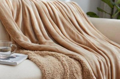 ​毛毯可以在太阳下晒吗?能，毛毯晒太阳1小时(不能暴晒)