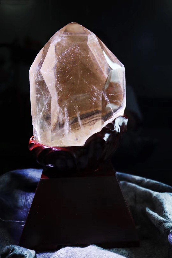 白水晶簇的作用和功效（白水晶柱的主要功能介绍）