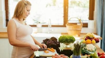 ​孕早期不想吃东西怎么办?(怀孕早期想吐吐不出来怎么办)