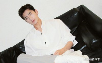 ​玩脱了！站姐晒出杨洋跟女子滑雪亲密照，女方被扒疑似王楚然