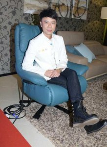 ​〈Yes 香港现场〉李克勤介意老婆穿太露被拍 为了演唱会苦练舞蹈