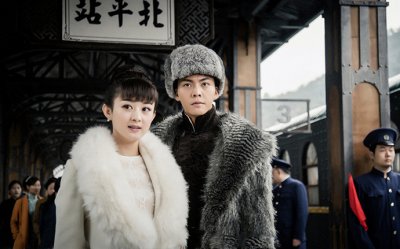 ​陈伟霆对赵丽颖很宠溺告白颖宝 台上亲密互动疑似甜蜜恋爱