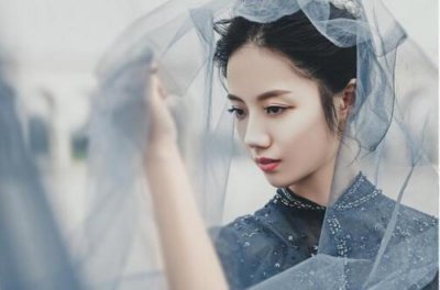 ​恋爱中该不该借钱给对方，恋爱中的情侣是否应该向对方借钱