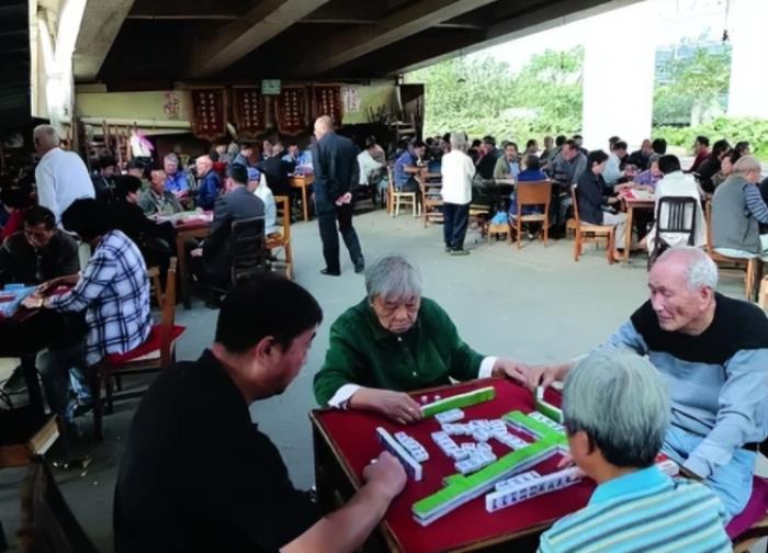 真有送自己老婆和别人（他将百万房产送给别人老婆）