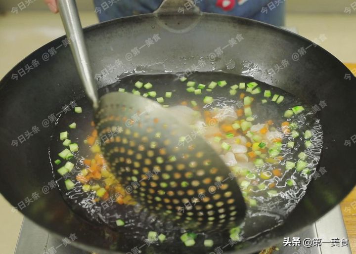 清蒸鸡蛋怎么做好吃又嫩（清蒸鸡蛋最好吃的3种做法）