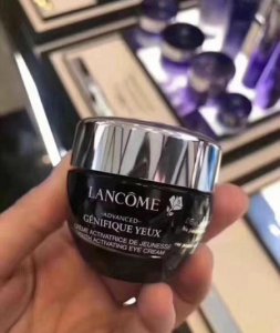 ​眼睛有脂肪粒用什么眼霜好(去眼部脂肪粒的眼霜)