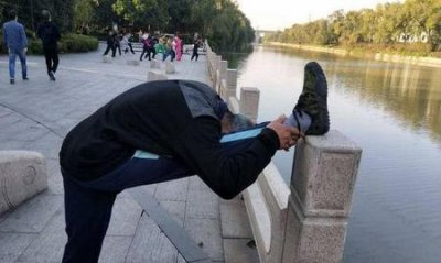 ​给腿部拉筋有什么用(经常给腿拉筋有什么好处)