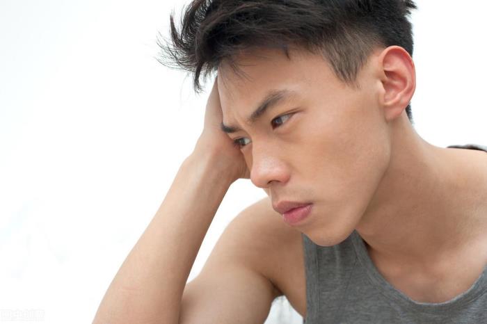 男生分手后表现（男生分手后的真实表现）