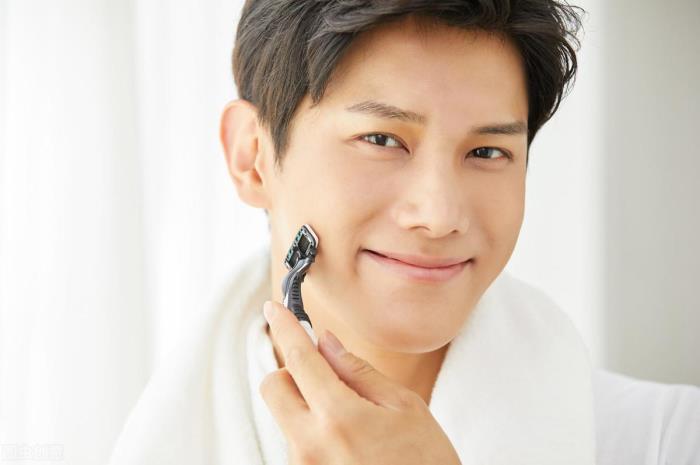 男生分手后表现（男生分手后的真实表现）