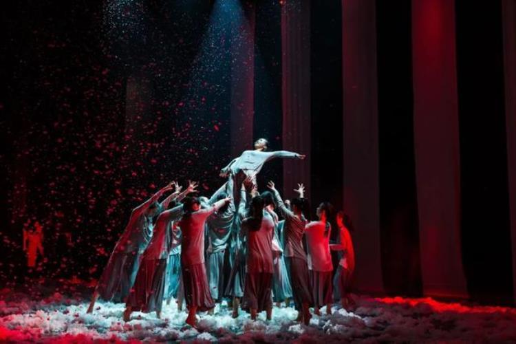 越剧为什么都是女的演的呢「越剧演员和观众为什么是女性原来背后藏着这样的原因」