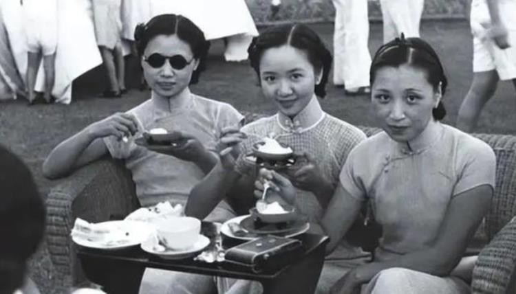 越剧为什么都是女的演的呢「越剧演员和观众为什么是女性原来背后藏着这样的原因」