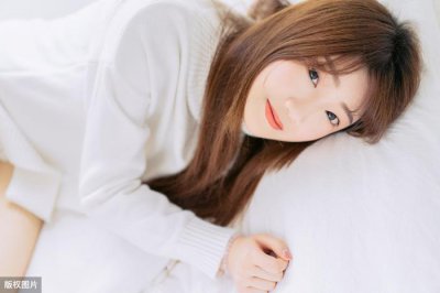 ​内向的女生怎么追，追内向女生其实有特效药