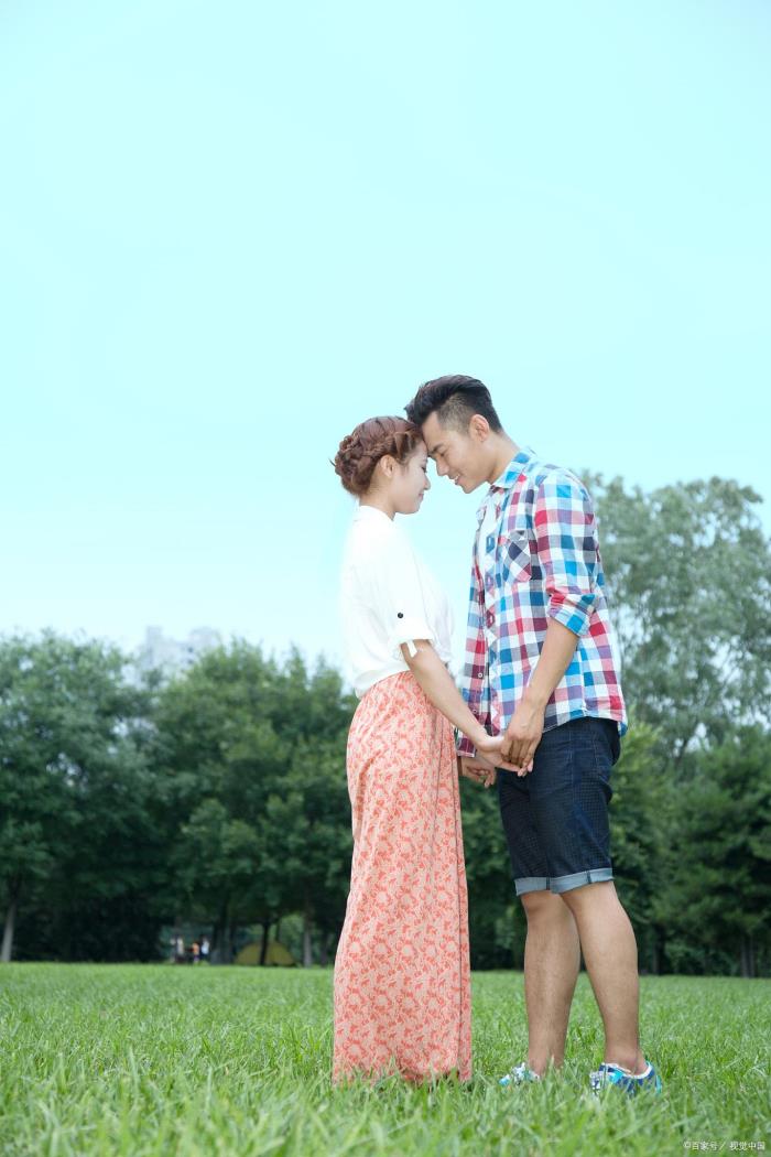 情侣闹了矛盾应该怎么挽回（情侣有了矛盾）